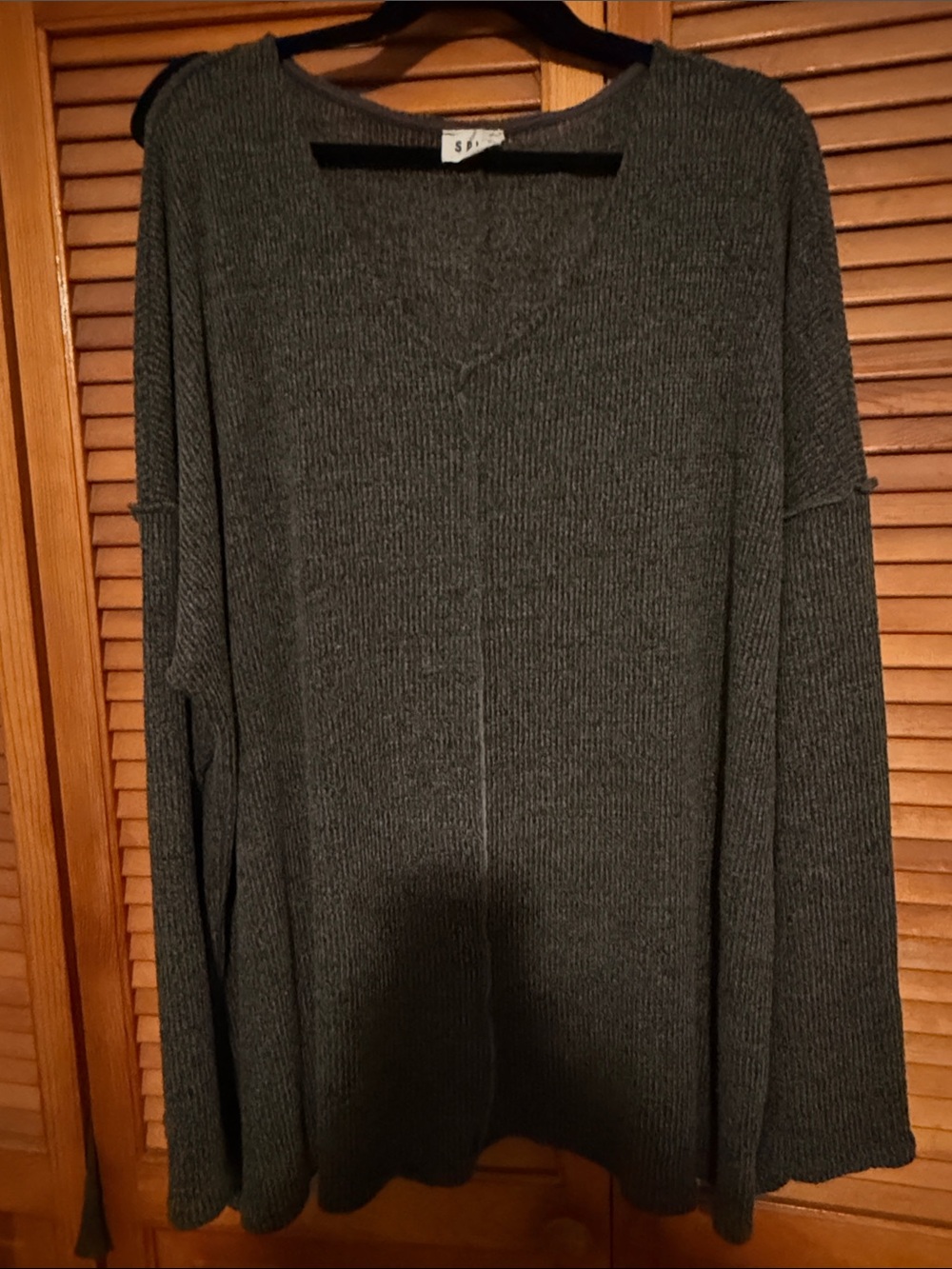 Women's V-Neck Ribbed Sweater - Dark Gray